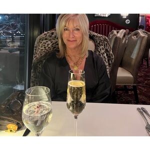 Meet your Posher, Suzanne